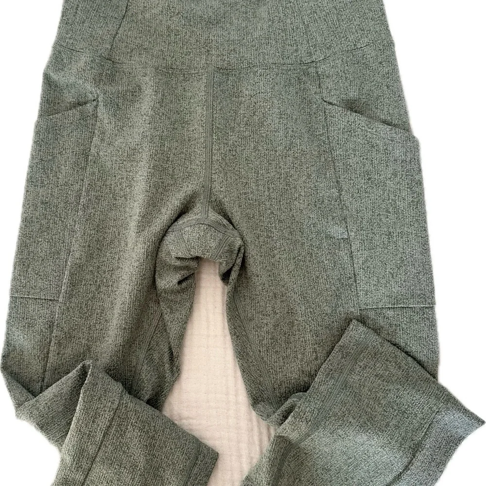 REI Active Pursuits Co Op 7/8 Textured Leggings small - Picture 1 of 6